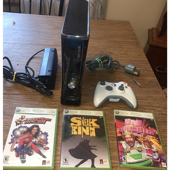 Microsoft Glossy Xbox 360 S 4 Gb Console w/Controller & 3 New Games - Tested - Picture 1 of 5